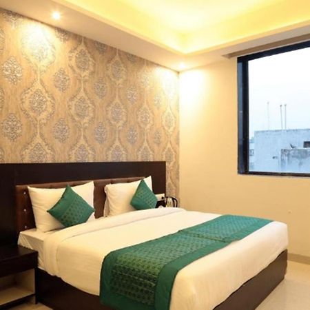 Oyo 23368 Boutique Hotel Paragon Neu-Delhi Exterior foto