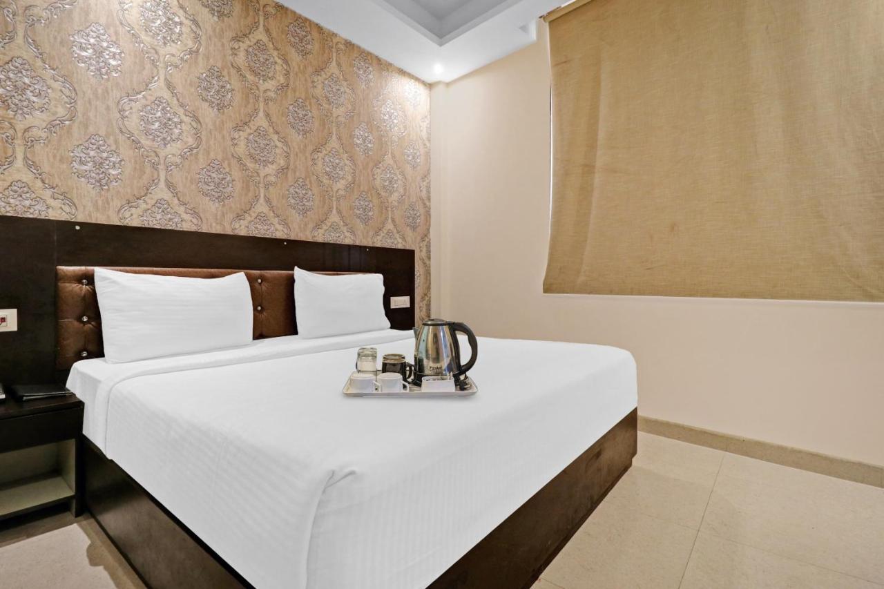 Oyo 23368 Boutique Hotel Paragon Neu-Delhi Exterior foto