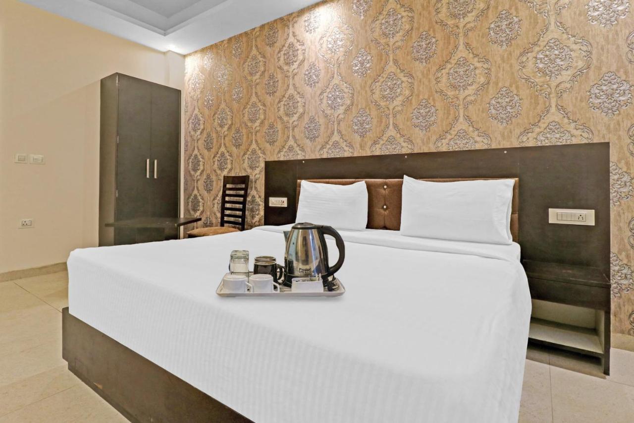Oyo 23368 Boutique Hotel Paragon Neu-Delhi Exterior foto