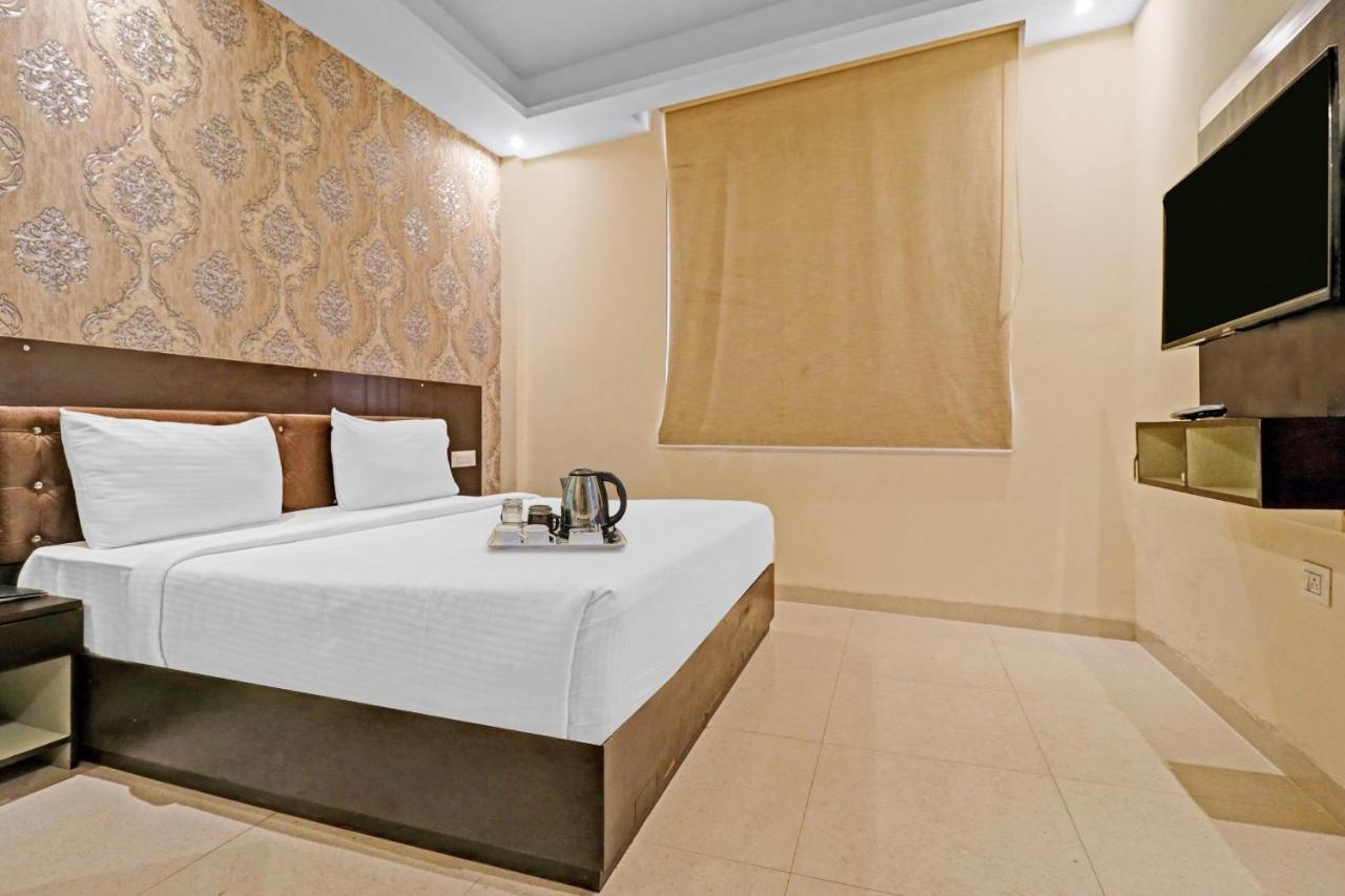 Oyo 23368 Boutique Hotel Paragon Neu-Delhi Exterior foto
