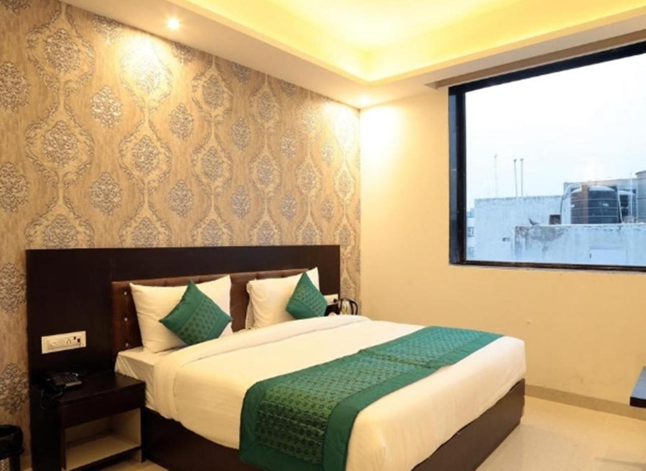 Oyo 23368 Boutique Hotel Paragon Neu-Delhi Exterior foto